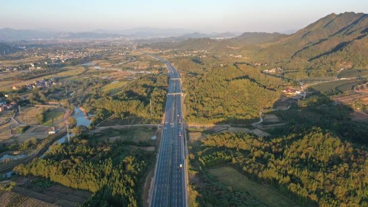 改扩建后的杭金衢高速_proc.jpg