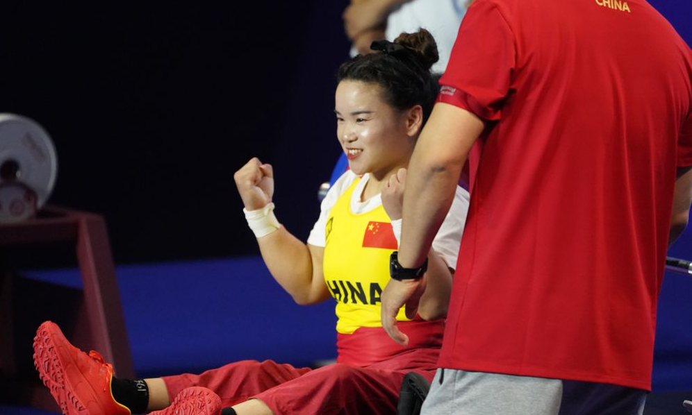 郭玲玲获得亚残运会举重女子41公斤级金牌