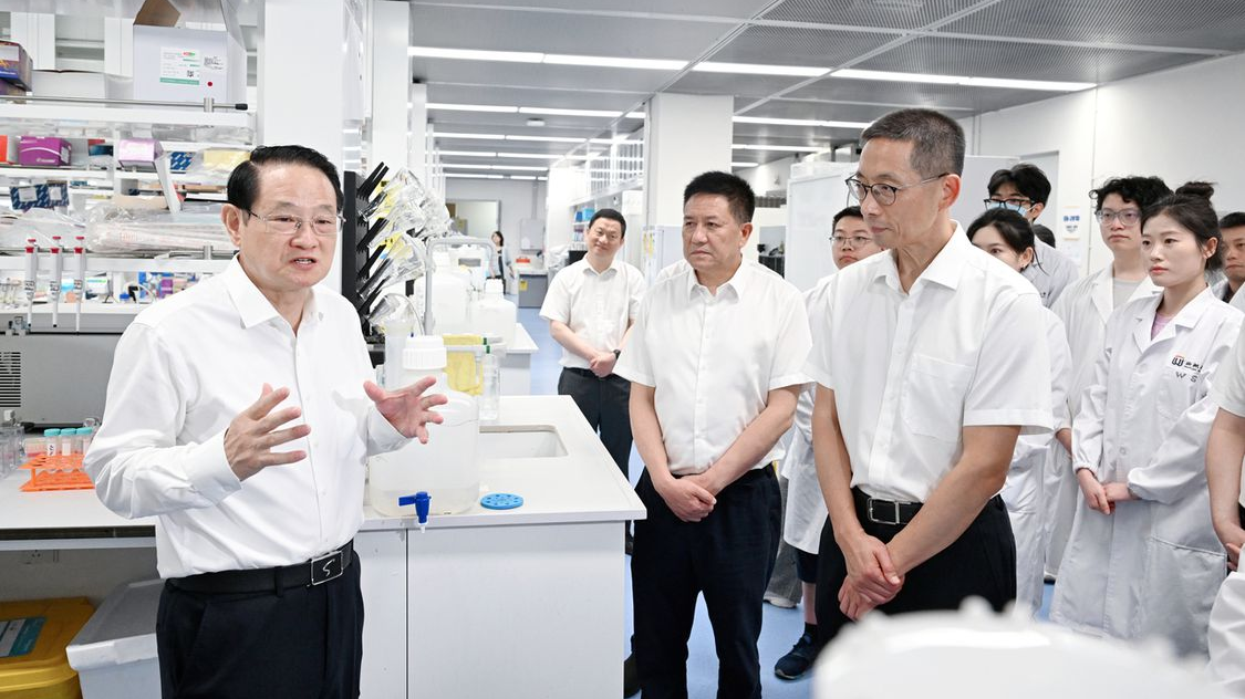 易炼红在西湖大学宣讲党的二十届三中全会精神并调研