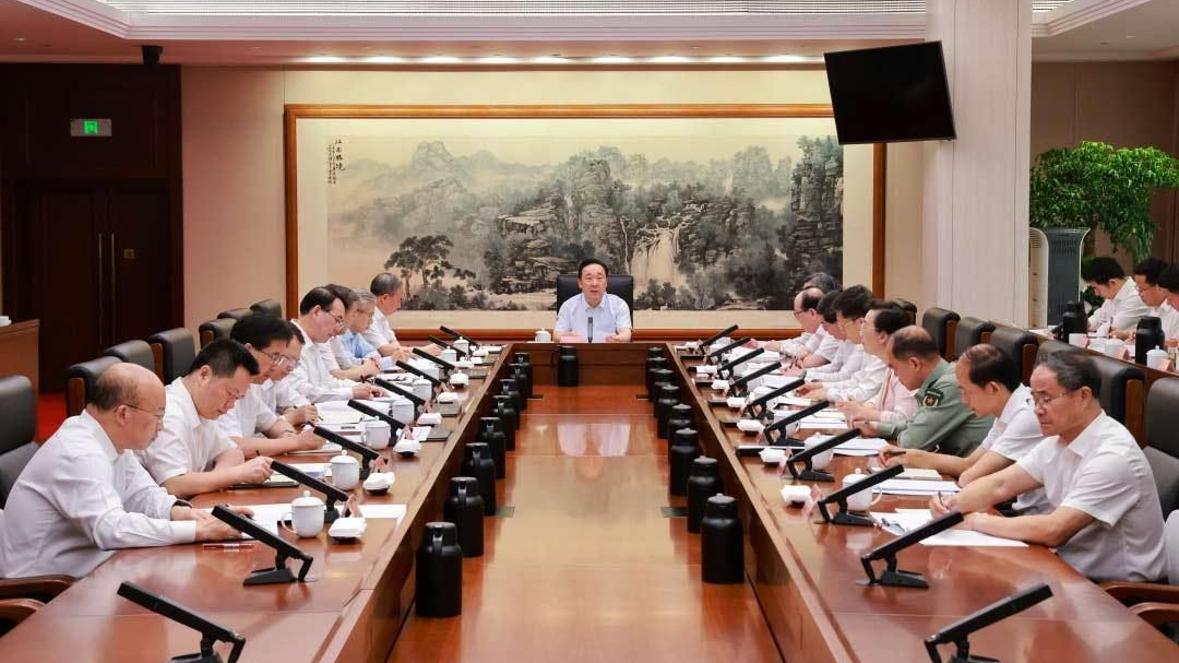 省委常委会召开会议 认真学习贯彻习近平总书记重要讲话重要文章精神 研究锲而不舍落实中央八项规定精神深入推进作风建设工作 省委书记王浩主持