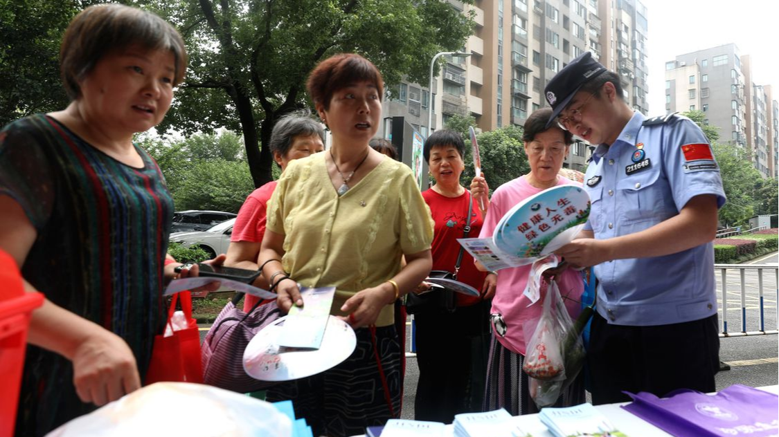 筑牢口岸禁毒防线，边检民警沉浸式宣讲很走心