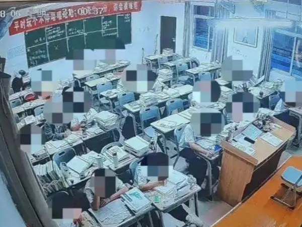 把教室里的摄像头当成“直播间镜头”，违法吗？