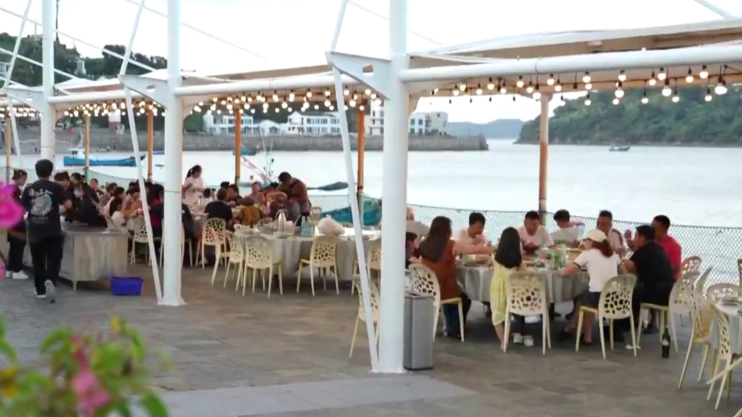 国庆中秋长假·尝鲜 | 打卡当地烟火气 象山石浦海鲜排挡生意火爆