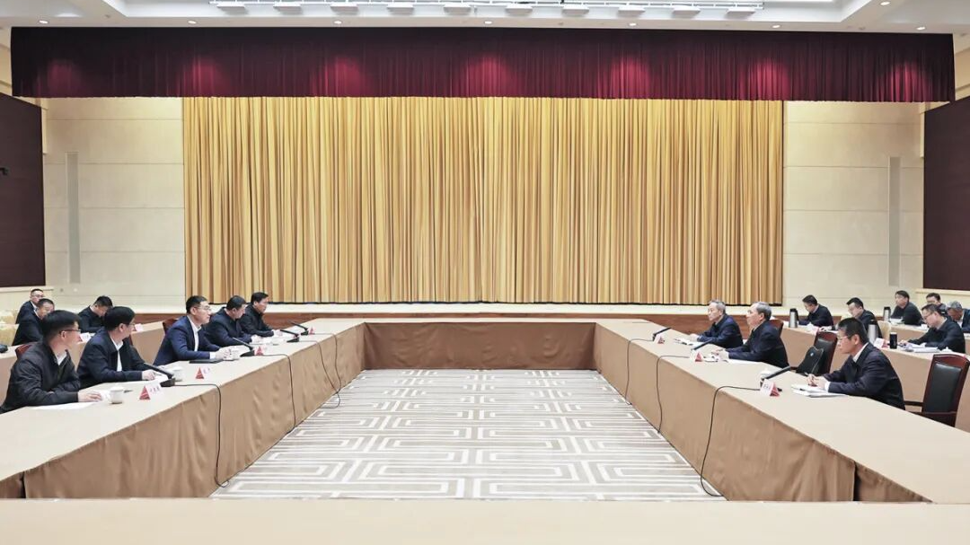 宁波·库车对口支援工作座谈会举行 推动宁波和库车交流合作走深走实 携手为中国式现代化建设多作贡献 王成与李晨阳座谈交流