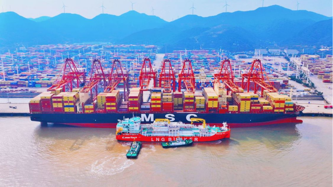 “保姆船”流动服务，浙江自贸试验区首次开展保税LNG燃料“一船多供”