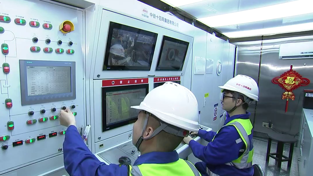 我们的节日·坚守丨甬舟铁路金塘海底隧道春节继续往前掘进