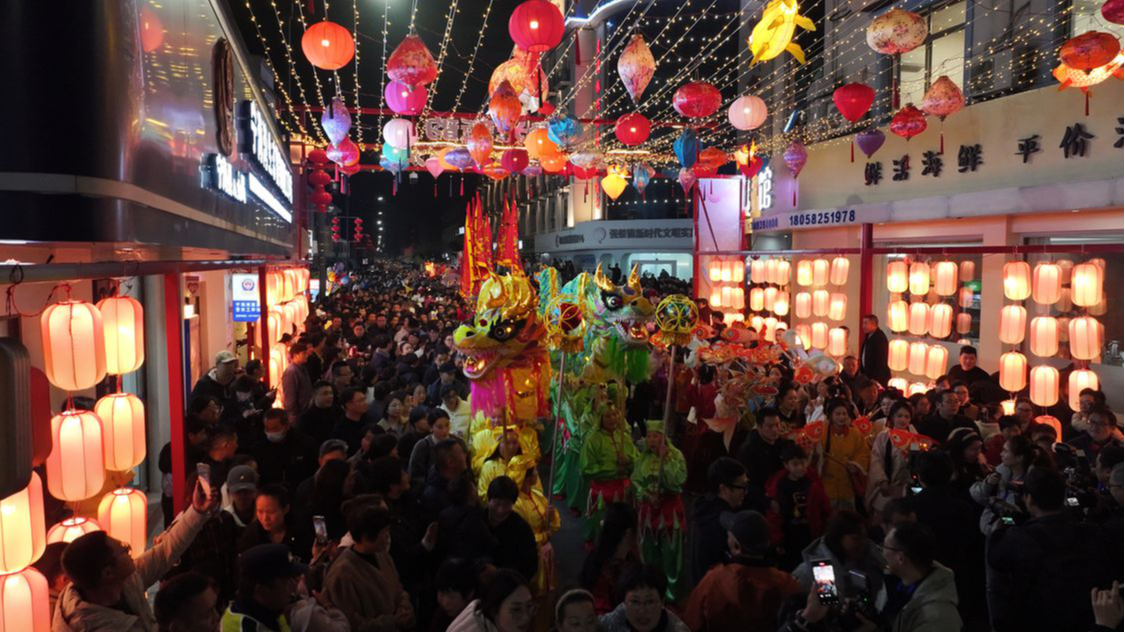 千盏鱼灯“游”入宁海湾 再现“碧海星河”