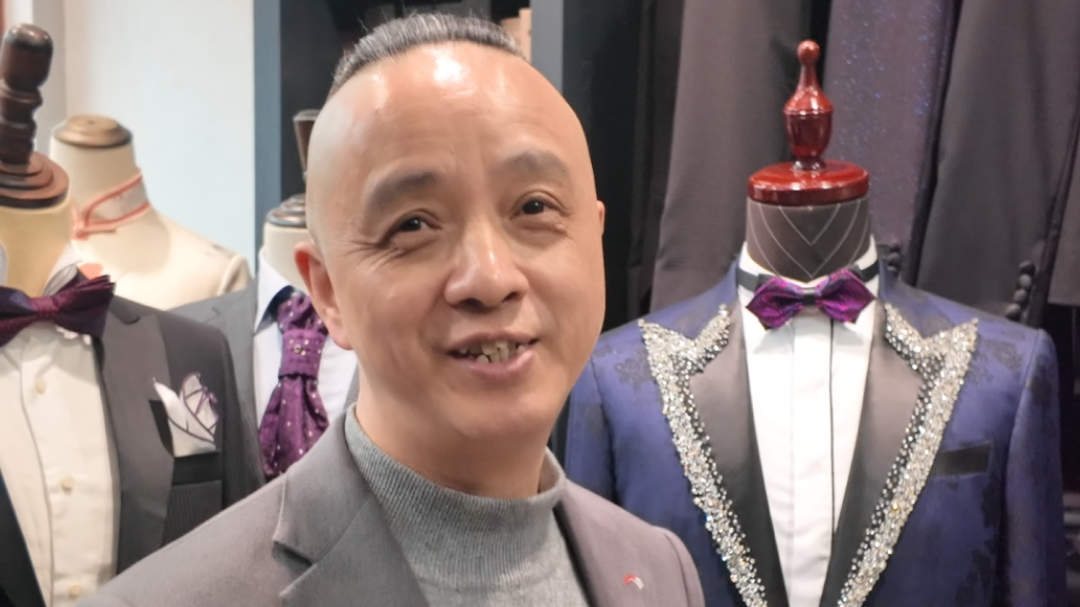他做洋服40年，曾为刘德华、周星驰制衣