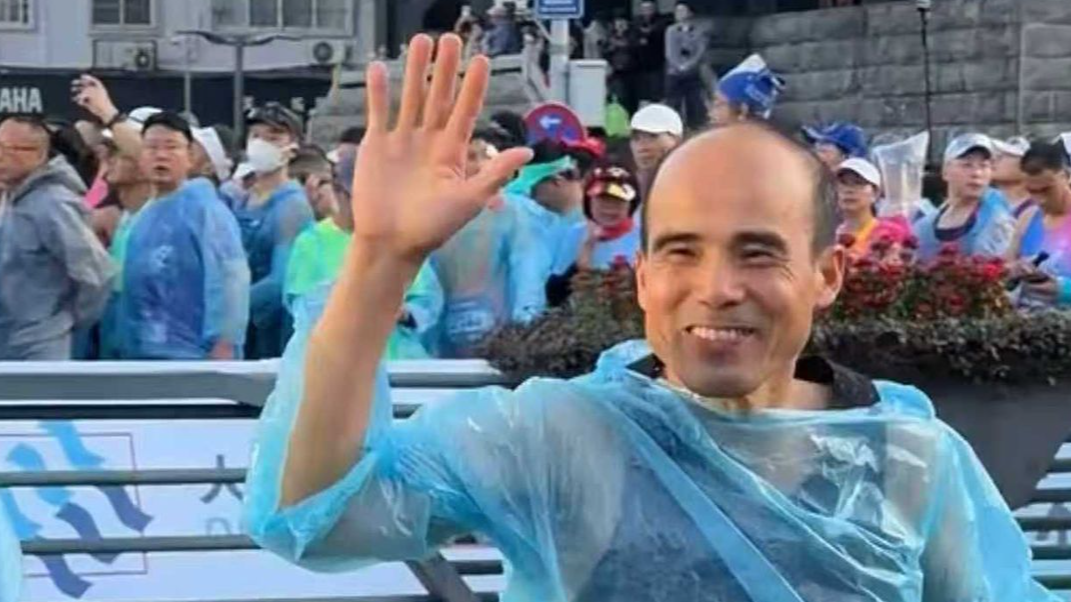 30岁大病一场，58岁全马“破三”数十次