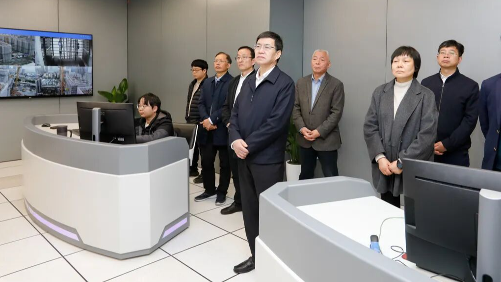 陈龙在调研建筑业转型发展时强调 以科技创新为引领 推动建筑业向工业化数字化绿色化方向发展