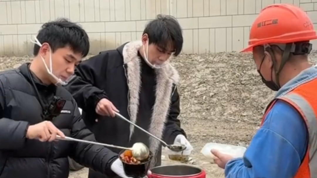 阿飞的10元卤肉饭，暖了一座城，他的“摆摊日记”也是记录宁波温度的“温情日记”