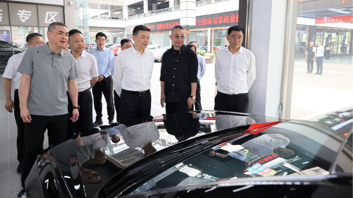 汤飞帆调研专业市场高质量发展工作