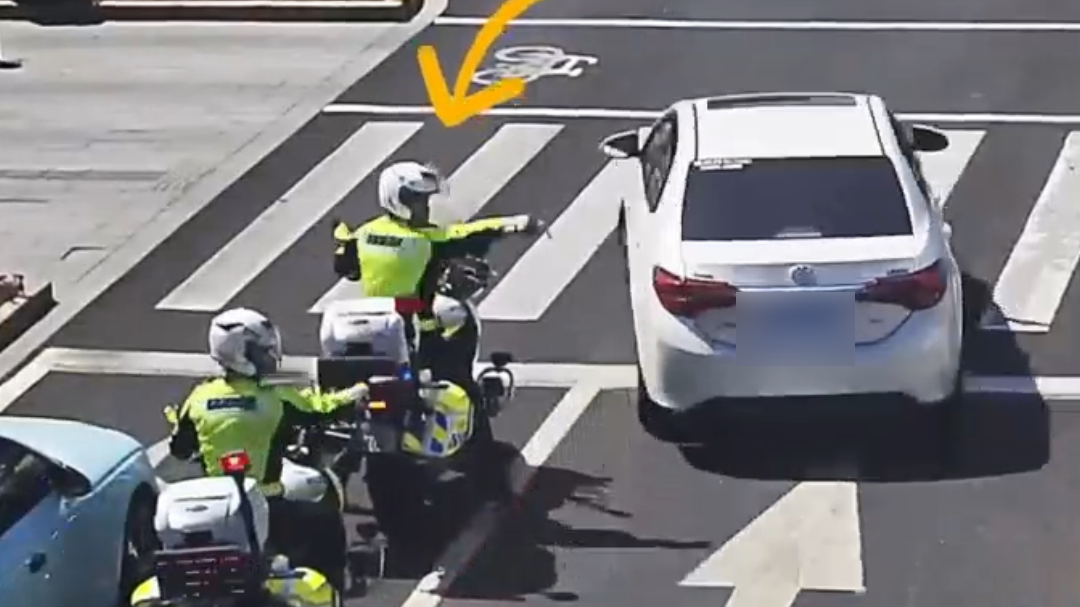 孕妇即将生产，送医路遇早高峰，交警铁骑打通“生命快速路”