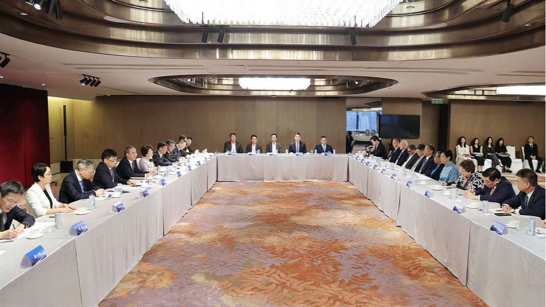 “宁波帮”代表人士座谈会在香港举行