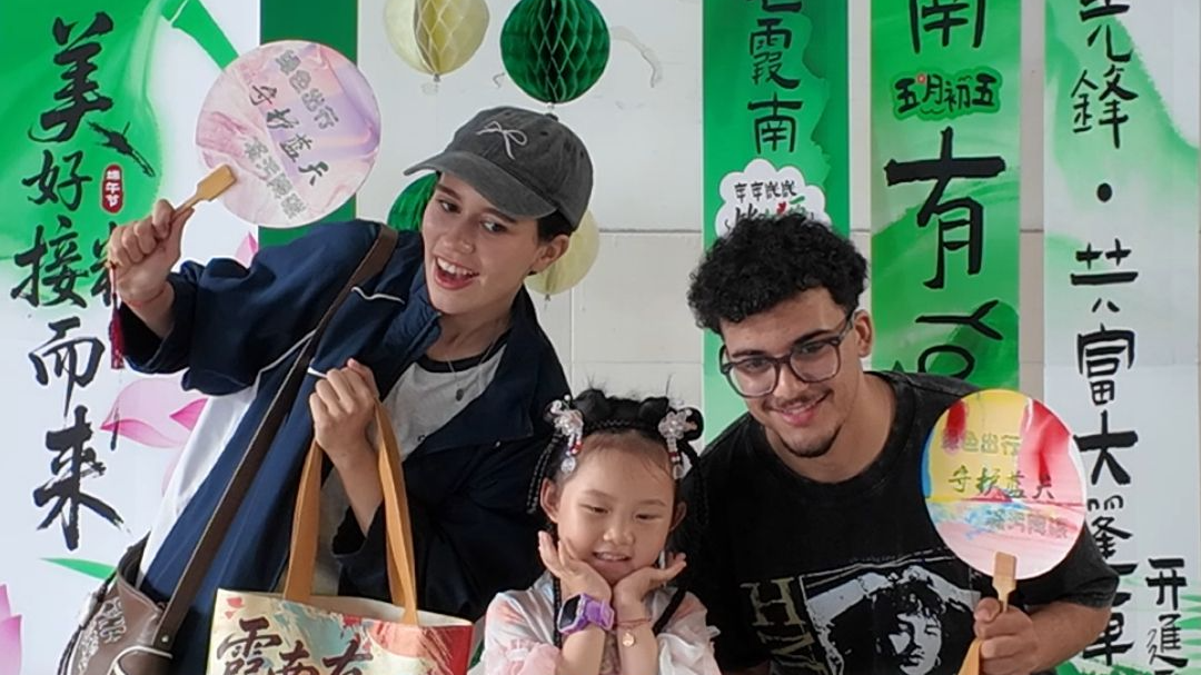 “霞南有young”暖端午！共富大篷车进村服务直达家门