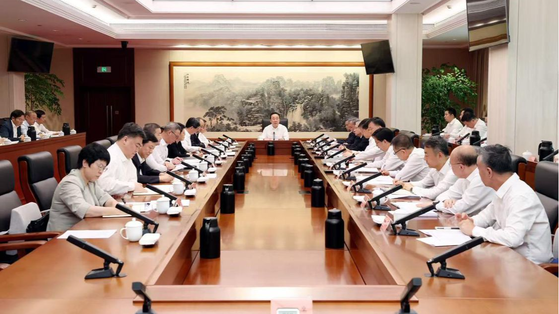 省委常委会召开会议 认真学习贯彻习近平总书记重要讲话重要文章重要贺信精神 研究我省贯彻落实意见 省委书记王浩主持