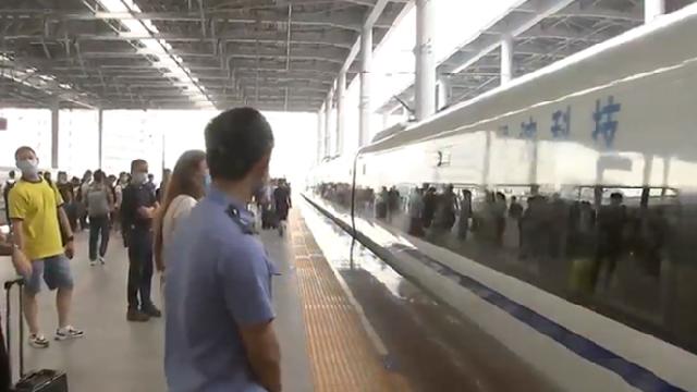 铁路端午运输启动 宁波站增开16趟临客