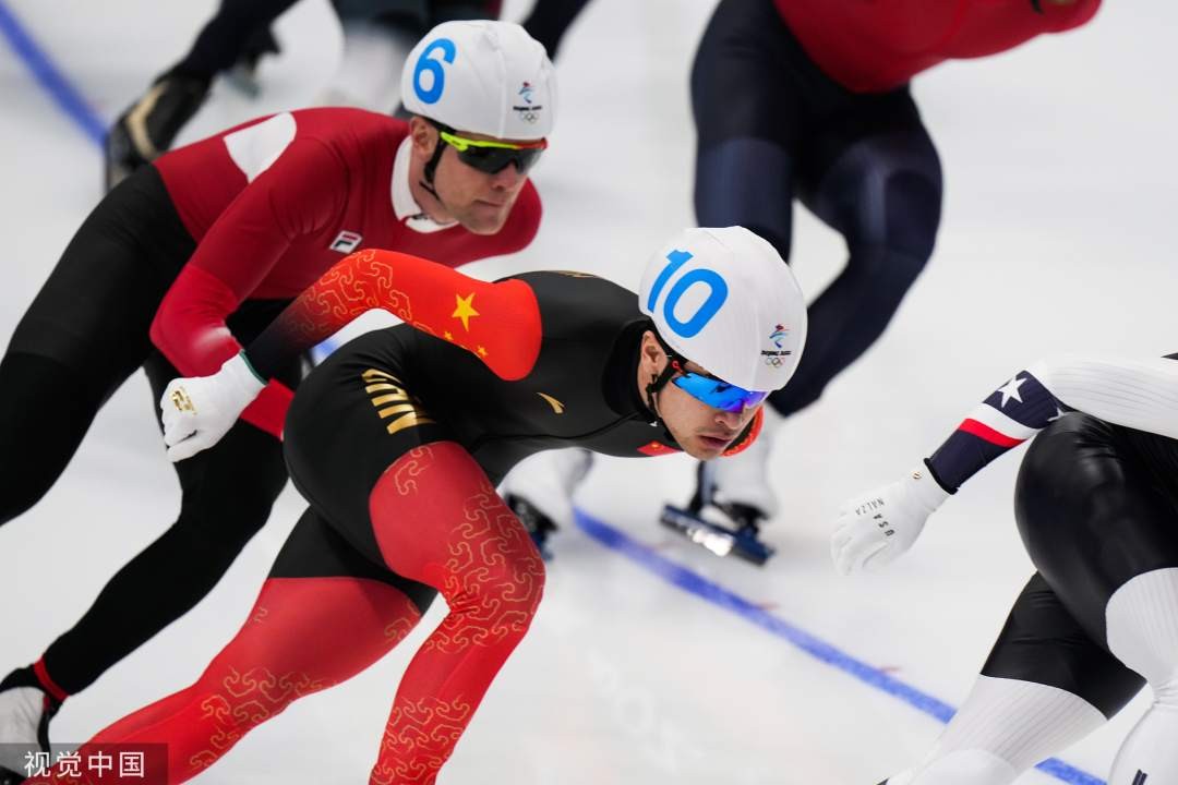 速度滑冰男子集体出发决赛：宁忠岩名列第十二名