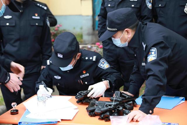 除枪爆 护稳定 宁波公安开展集中统一销毁非法枪爆物品活动