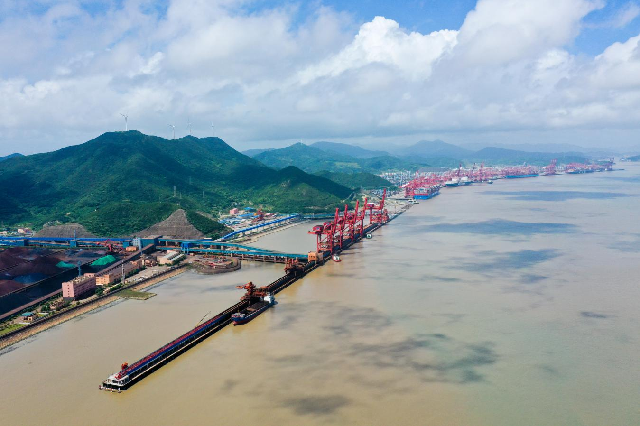 亿吨级铁矿石港口再添动力！宁波港域矿石散货深水泊位全面建成