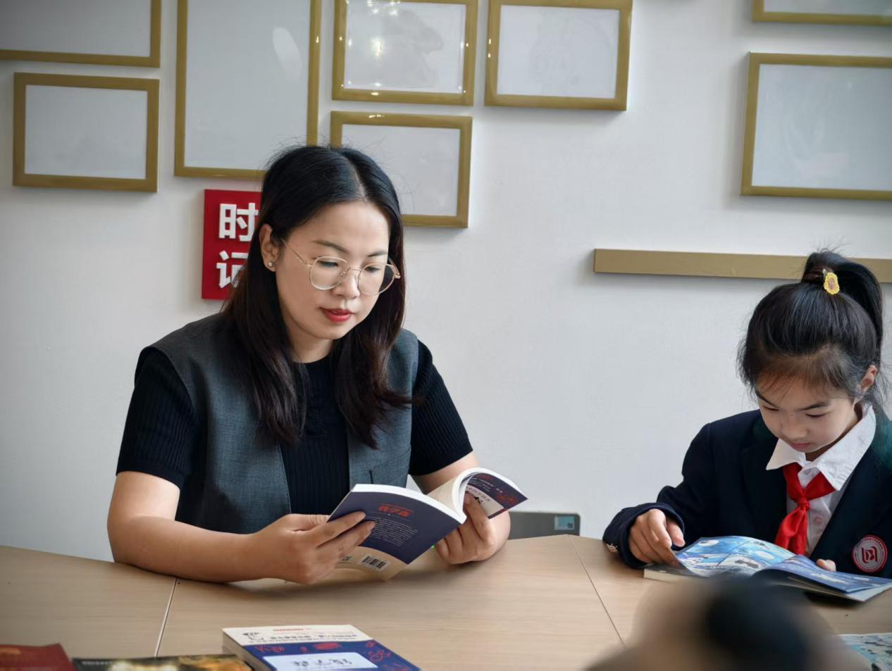 “火箭为什么能飞？”孩子的提问，引出了一堂全校的航天思政课