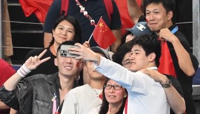 潘展乐婉拒在国旗上签名