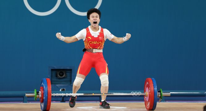 中国队第25金！侯志慧夺得女子举重49公斤级金牌