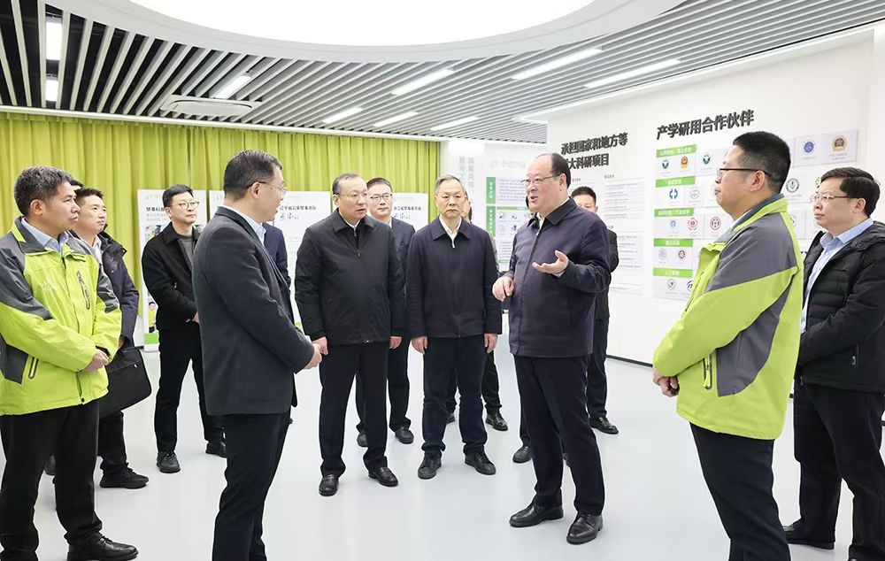 彭佳学赴民营企业调研时强调 大显身手正当其时鼓足干劲乘势而上 推动民营经济发展向新向绿向未来