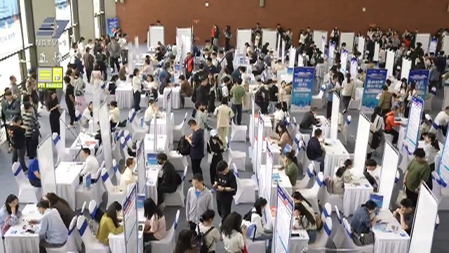 我市启动高校毕业生就业冲刺季：首场招聘会岗位年薪平均超13万