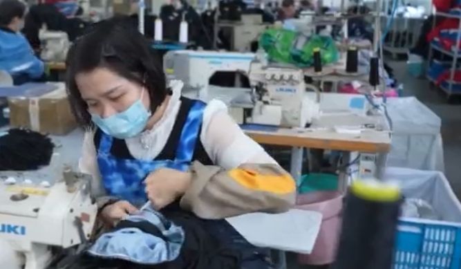 挺进大市场|1200万美元订单消失之后：一家宁波服装企业的转型辩证法