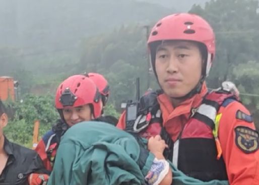 守望相助 共御风雨 别怕！抓住我！有我在！