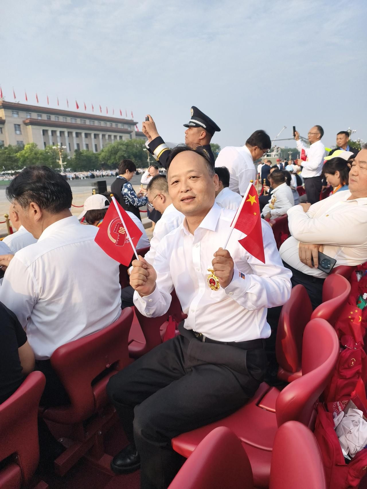 现场观礼大阅兵的全国劳动模范罗明浩：强国建设需要万千技术工人的匠心