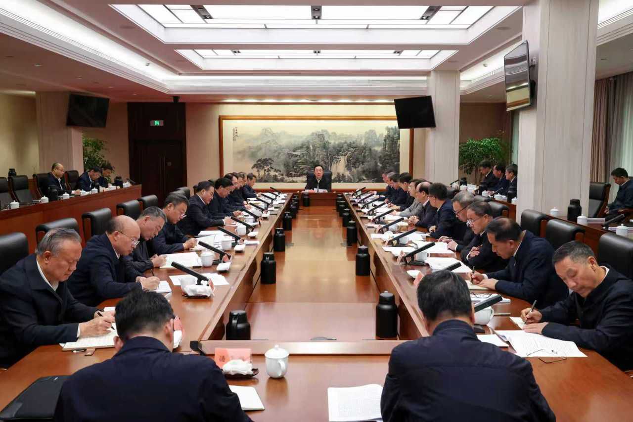 省委常委会召开会议 认真学习贯彻习近平总书记在党的二十届四中全会上的重要讲话和全会精神 研究部署深入学习宣传贯彻工作 省委书记王浩主持