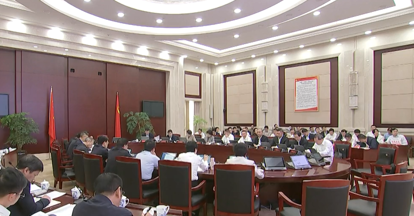 市委常委会召开会议传达学习贯彻习近平总书记重要论述精神 进一步研究部署学习宣传贯彻党的二十届四中全会精神工作 汤飞帆主持