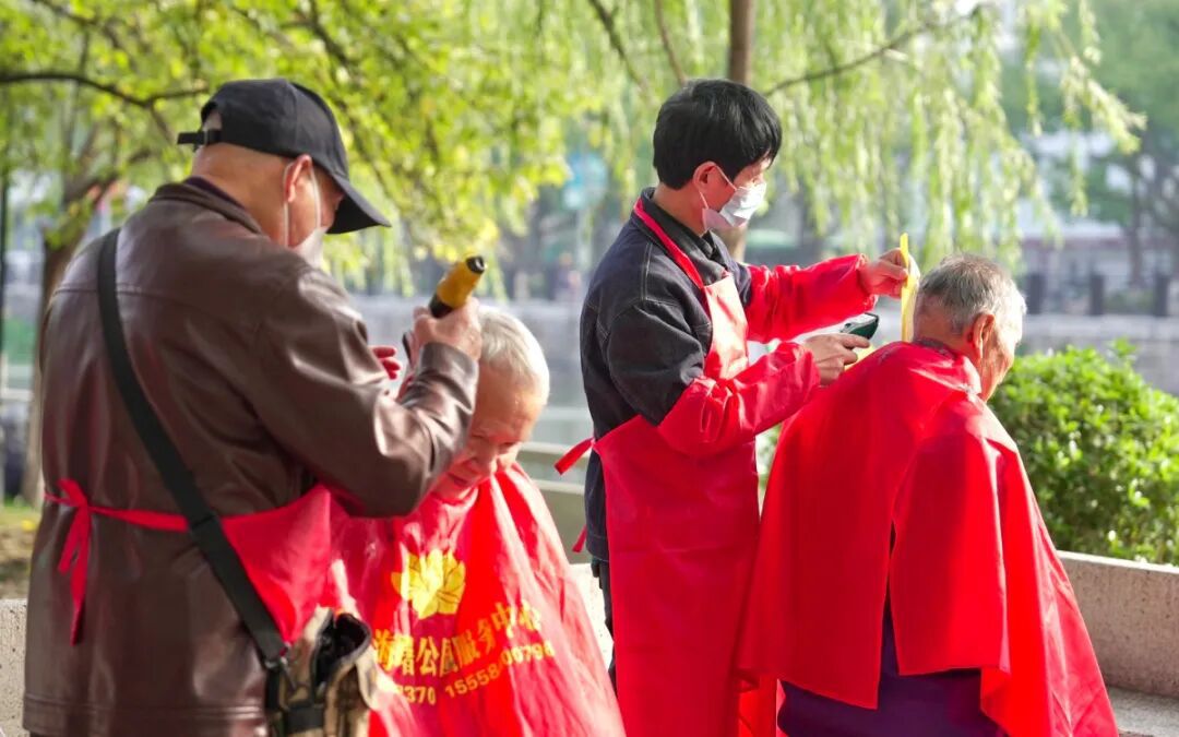 18年！每周五、周六准时出现！