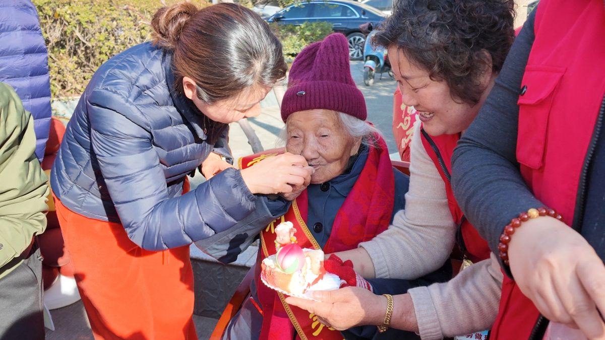 余姚小村十年接力“贴隔壁”计划：签下一份“协议”，多了一个“孙女”