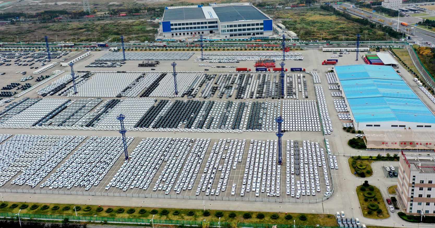 2025年宁波口岸汽车出口突破400亿元，同比增长84.4%