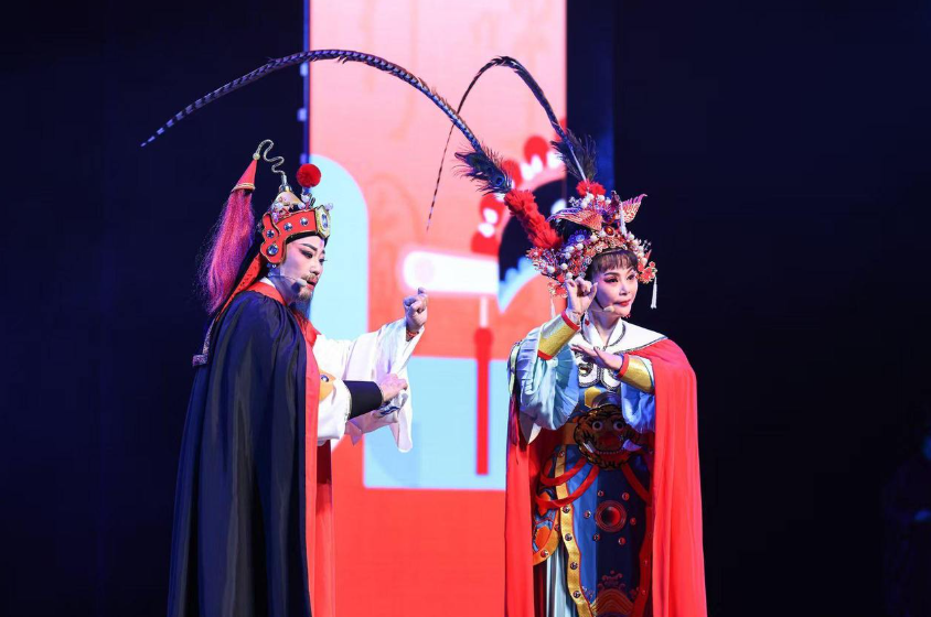 慈溪人太有戏！400多名普通戏迷登台，从桃花林唱到大剧院