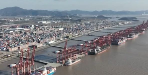宁波舟山港节后首日开工忙，助力新年“开门红”