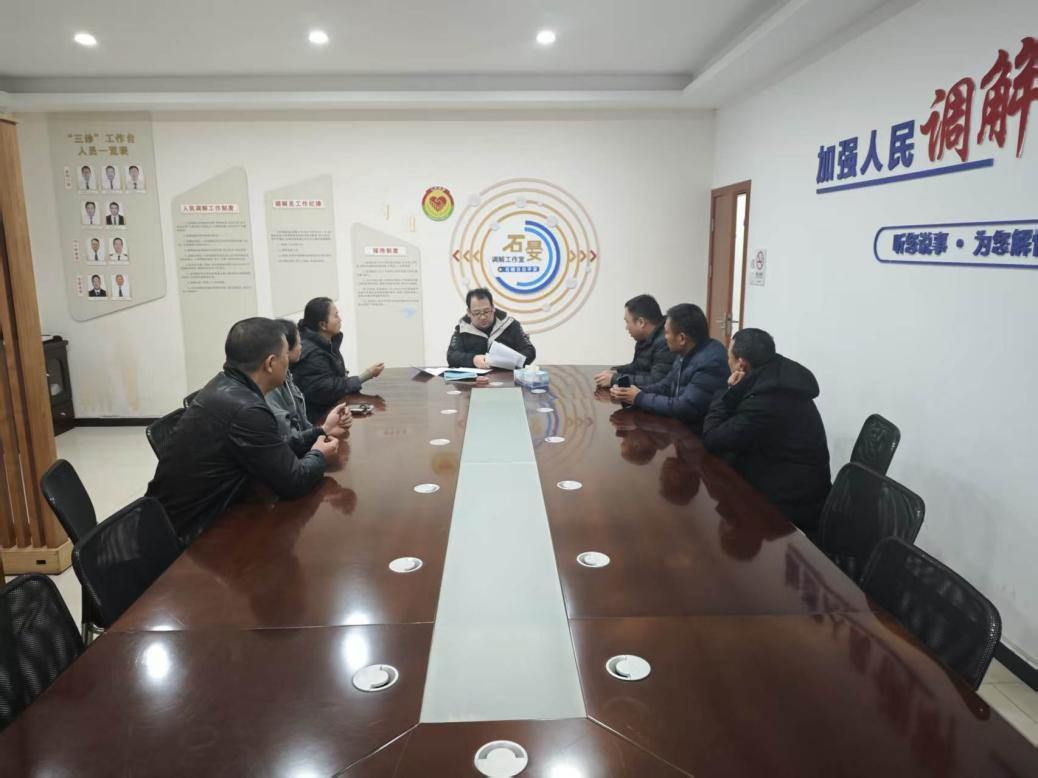 锦旗映初心，一位基层调解员的春节“暖心礼”