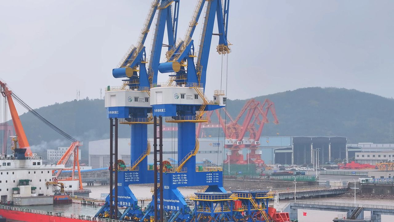 “厂门”实现直接出口， 宁波制造大型港机直航直达印尼港口