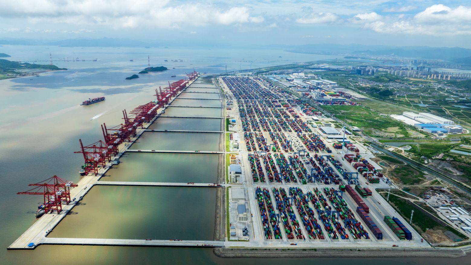 宁波舟山港梅山港区一季度集装箱吞吐量超350万标箱，创历史同期新高