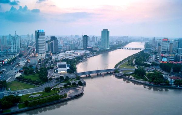 创新为桨 开放为帆 《新华每日电讯》头版聚焦宁波三江口的“潮”