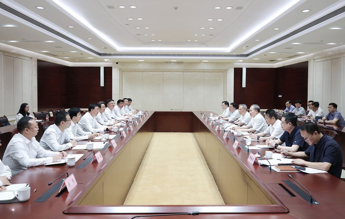 海西州党政代表团在甬考察 王成与李清明座谈交流