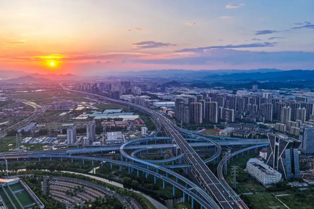 学习贯彻市委全会精神丨扬长补短乘势而上 实干争先勇挑大梁——市委十四届十次全会侧记
