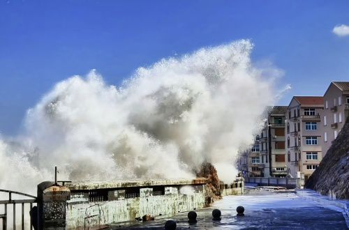 台风叠加天文大潮期 沿海谨防高潮位和近岸巨浪综合影响